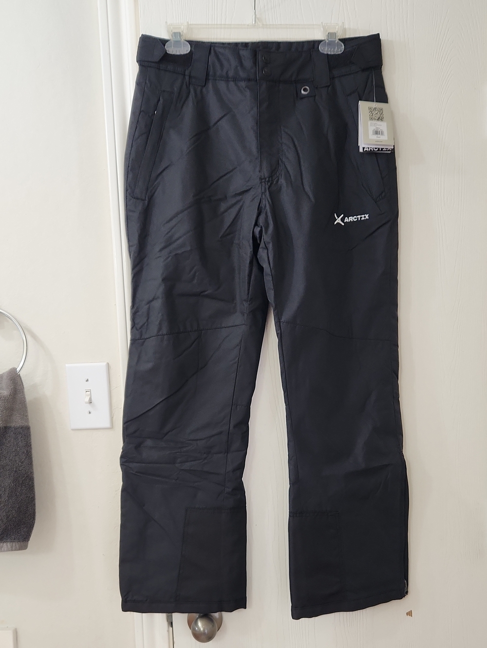 NWT Men's Black Arctix Essential Insulated Snow Pants. Size Small (29-30W * 30L)